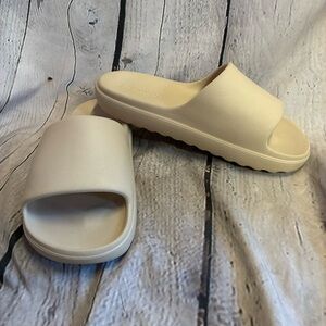 ADIDAS ADILETTE LUMIA SLIDE SANDALS BEIGE TAN UNISEX Men’s 7 Women’s 8‎ GUC
